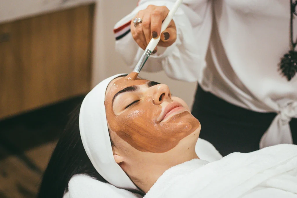 Chăm sóc da dầu mùa nồm ẩm: 5 bước chuẩn K-beauty