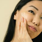 Kem Chống Nắng Cho Da Dầu Mụn Tốt Nhất 2026: Review Chi Tiết