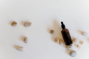 Read more about the article Routine Skincare Da Mụn Nhạy Cảm 2026: BHA + Vit C Combo