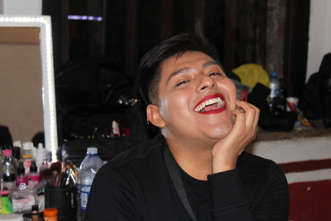 You are currently viewing Trang Điểm Tự Nhiên No Makeup Look — Bí Kíp Da Đẹp Không Cần Makeup Nặng